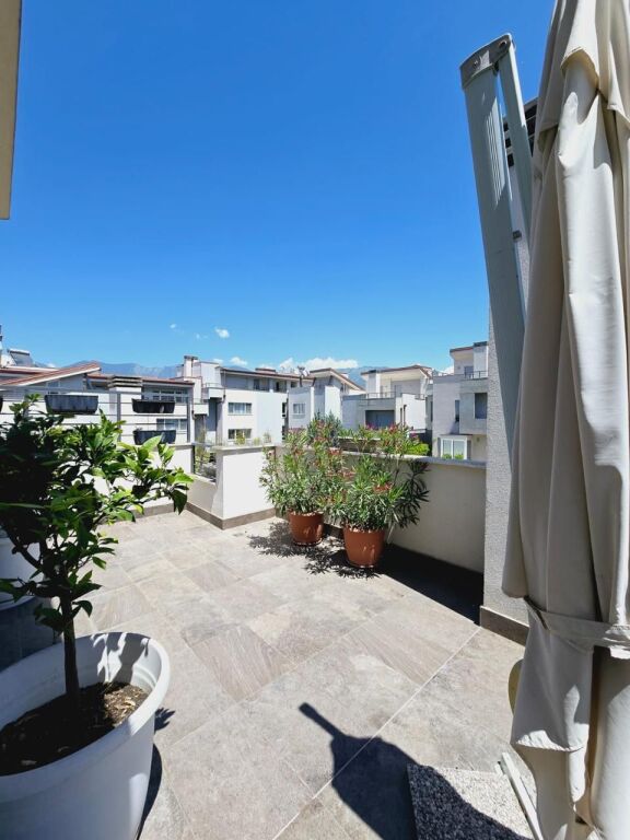 Vile 4 kateshe,2 poste parkingu te sunrise teg,3200 euro