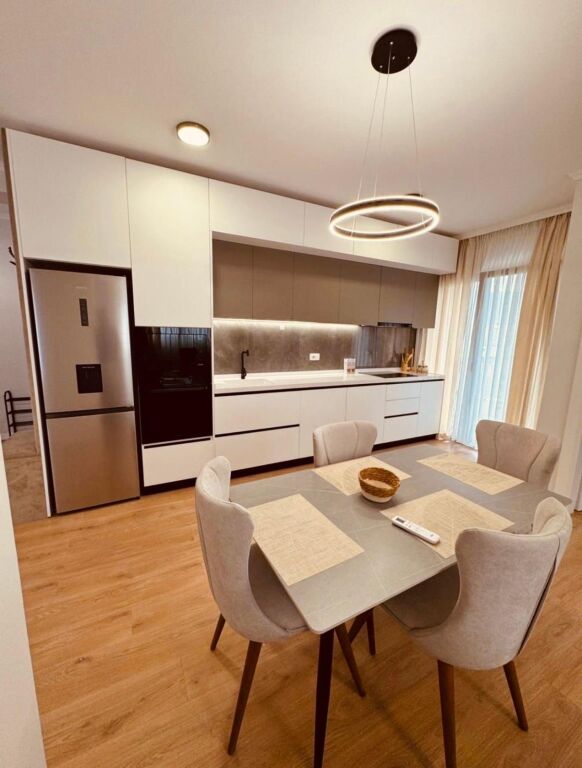 Apartament 2+1 me qira , Blloku i Amabasadave