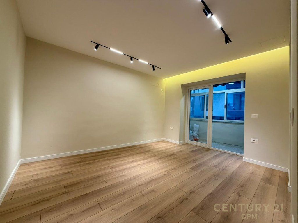 APARTAMENT 1+1 PER SHITJE PRANE PAZARIT TE RI!