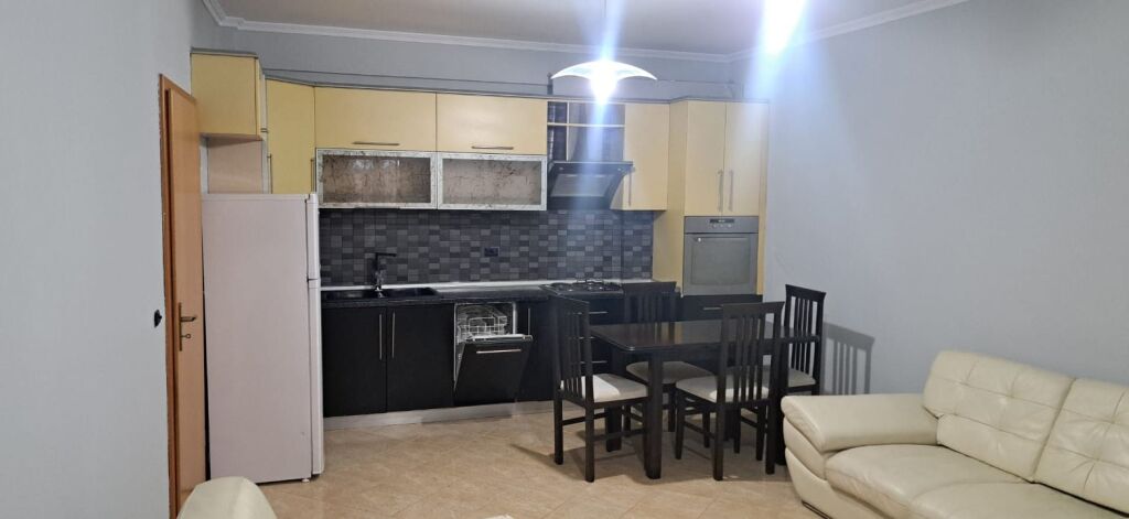 Apartament me qira 1+1 Xhamllik