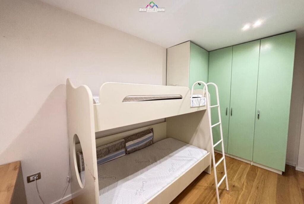 Apartament 3+1 per qira shume prane Qendres, rruga Bardhyl