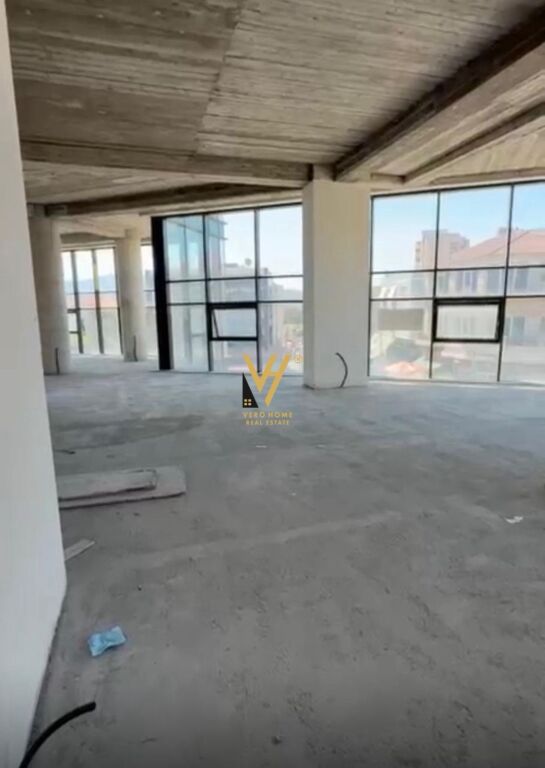 COMMERCIAL SPACE 326 M2 FOR RENT IN ELBASAN 2,200 EURO