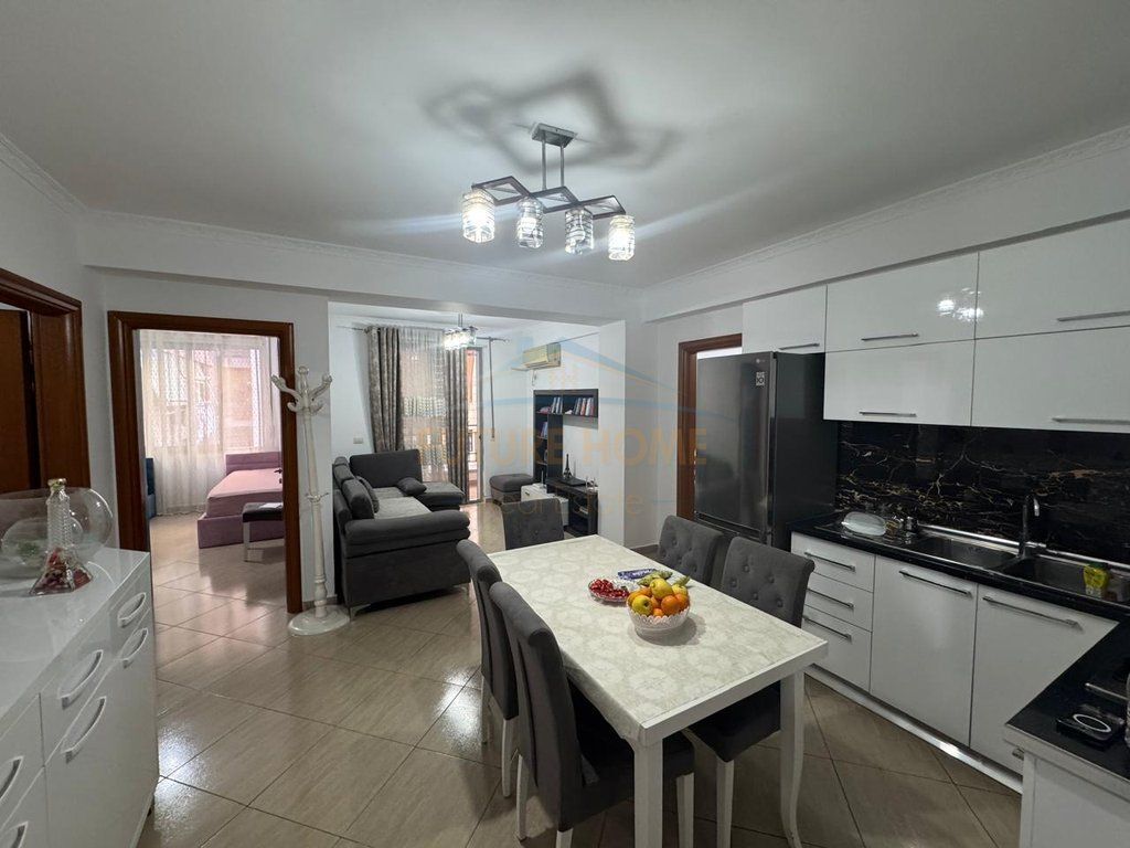 Shitet Apartament 3+1+2, Unaza e Re