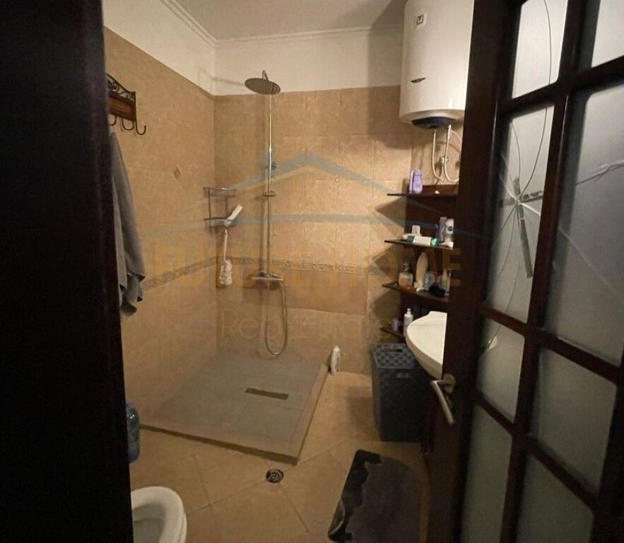 Shitet, Apartament 2+1+2, Kodra e Diellit, Tiranë.