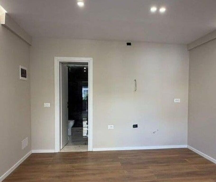 UFFICIO IN AFFITTO 30 M2 STRADA DI ELBASAN 40.000 LEKE FH-70110
