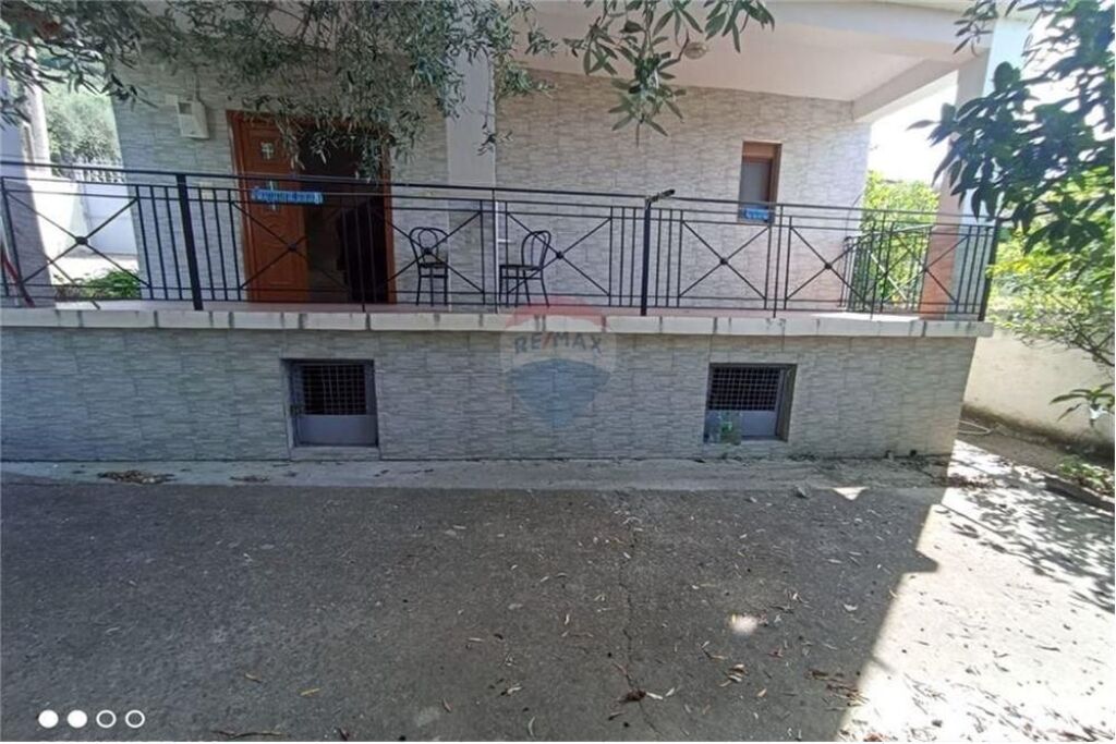 Casa a 2 piani in vendita, Acqua Fredda