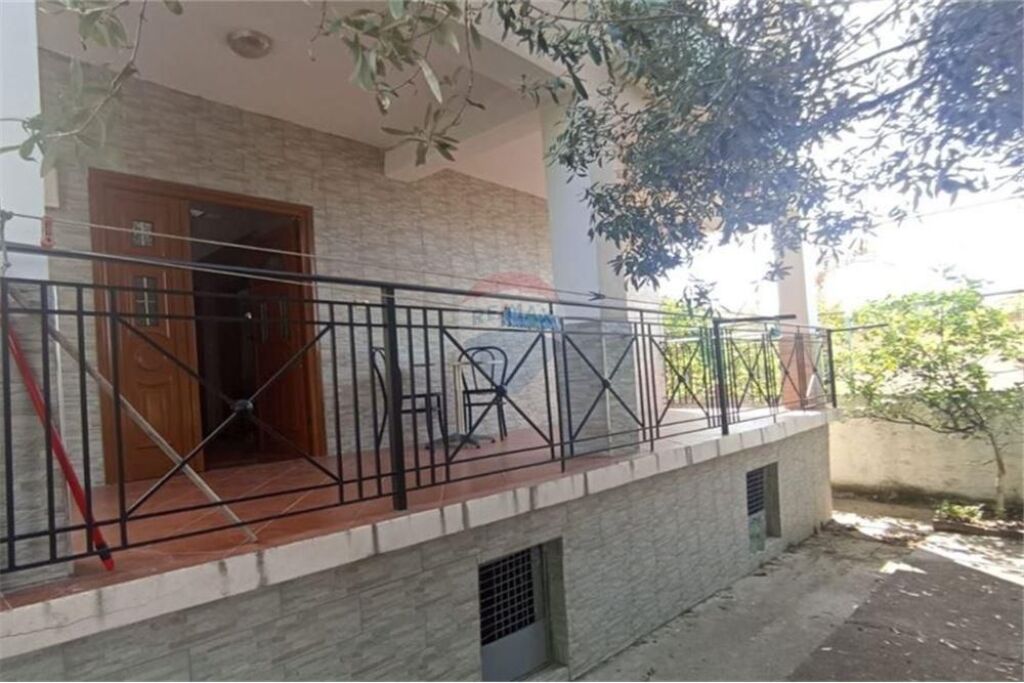 Casa a 2 piani in vendita, Acqua Fredda