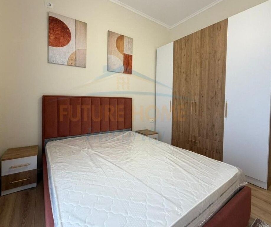 Shitet, Apartament 2+1+2, Fresku, Tiranë.