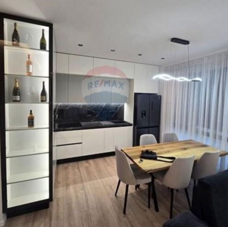 Shitet apartament 2+1+2 ne Porcelan
