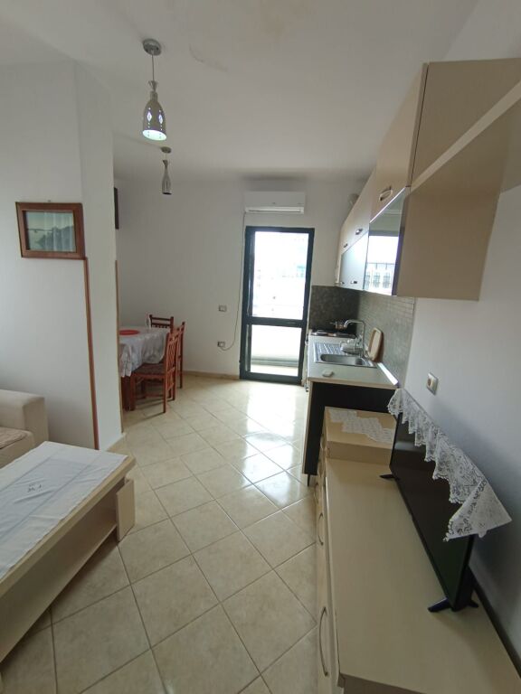 Shitet apartament 1+1