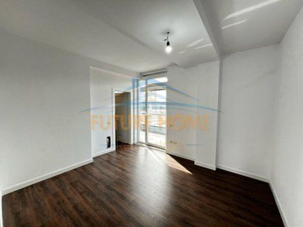 For sale, Apartment 2+1+2 parking spaces, Sauk, near Xibrakes Restaurant, Tirana.