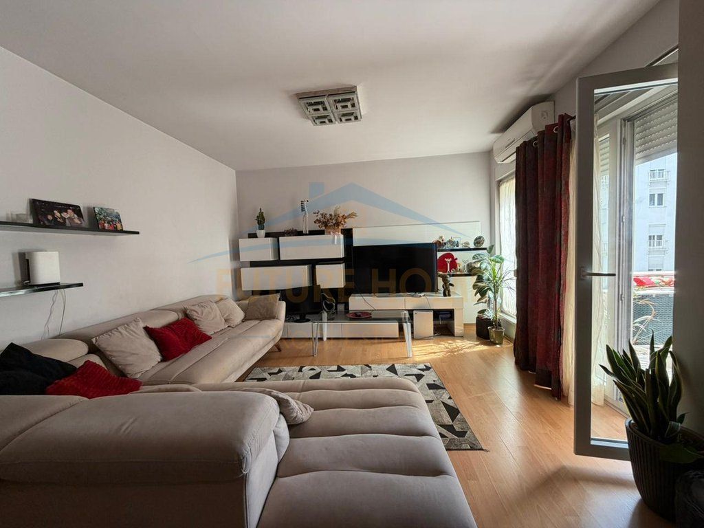 Shitet apartament 2+1+2+post parkimi Rruga Frosina Plaku perball Report tv