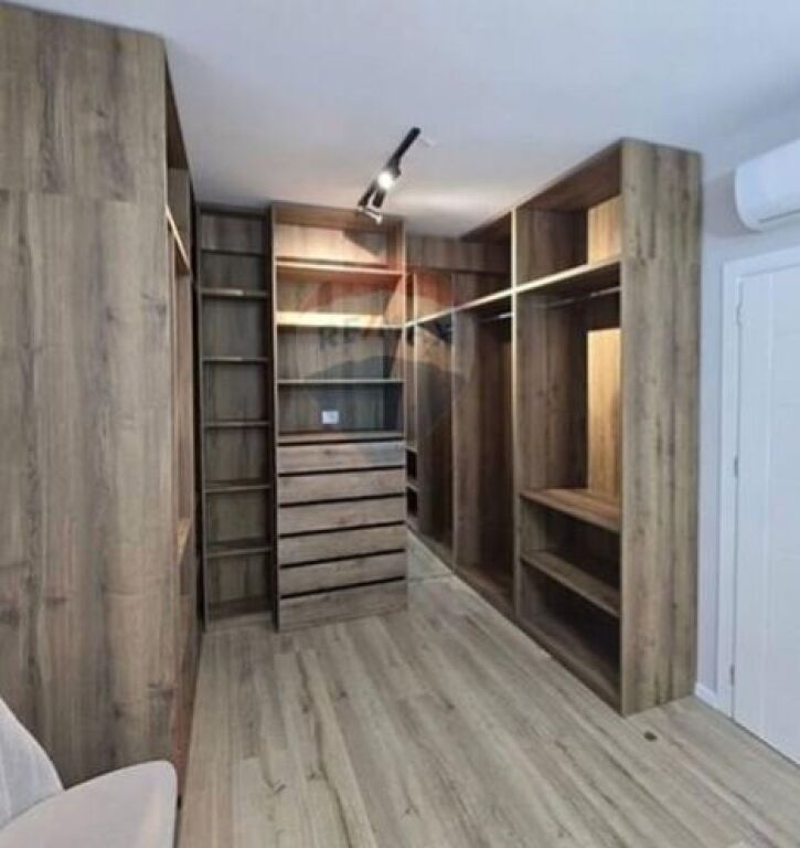 Shitet apartament 2+1+2 ne Porcelan

