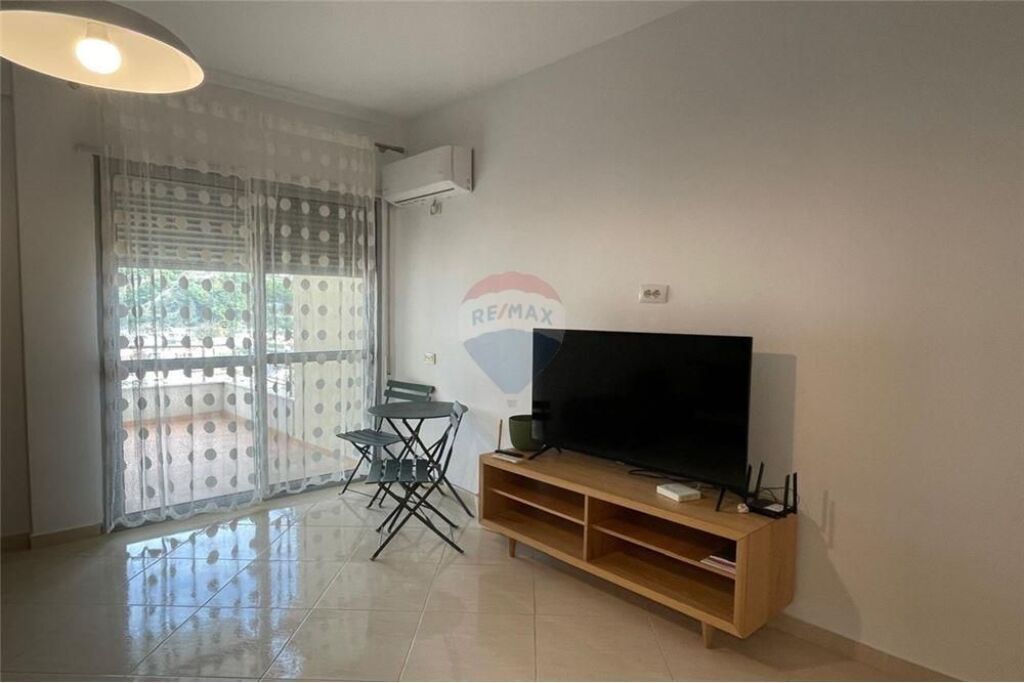 Apartament 2+1 me qera , Rruga e Re