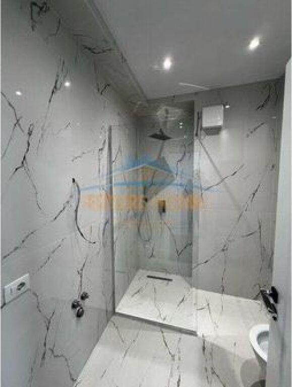 For sale, Apartment 2+1+2 parking spaces, Sauk, near Xibrakes Restaurant, Tirana.