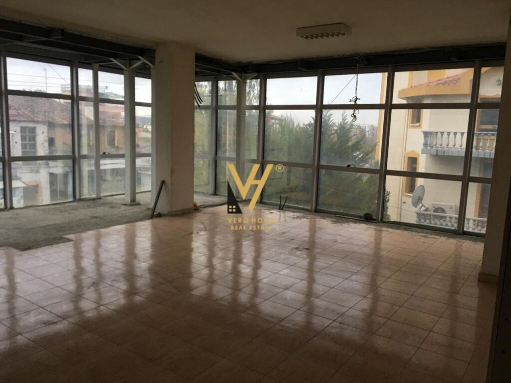 LOCALE COMMERCIALE DI 255 M2 IN AFFITTO A KINOSTUDIO 200.000 LEKE