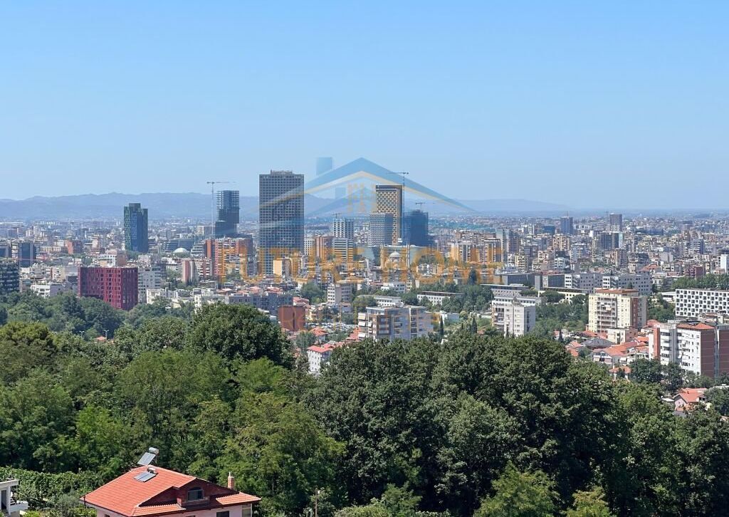 Shitet, Apartament 2+1+2 poste Parkimi, Sauk, prane Restorant Xibrakes, Tiranë.