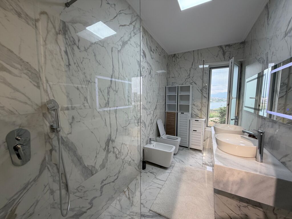 Villa in Affitto al Lago di Farkes