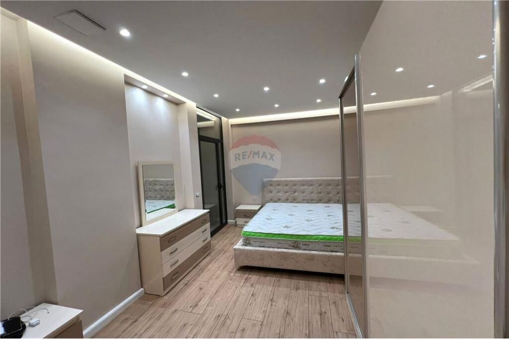 Apartament 1+1 me qera , rruga Dhimiter Konomi