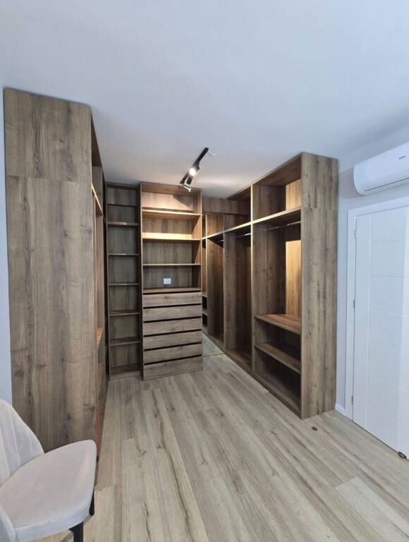 Apartament per shitje 2+1+2 + garderobe Porcelan