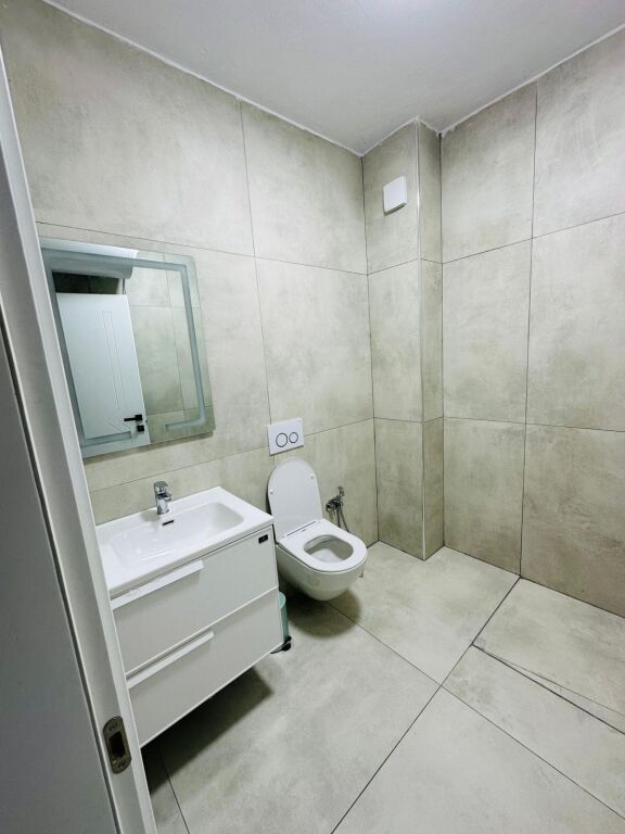 Apartament 2+1 me qira Prane rruges se Ambasadave
