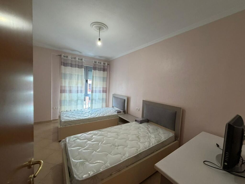 🏡Appartamento 1+1 in affitto   📌 Posizione: Di fronte a Delijorgji, via Stavri Themeli💰 Prezzo: 45.000 lek/mese