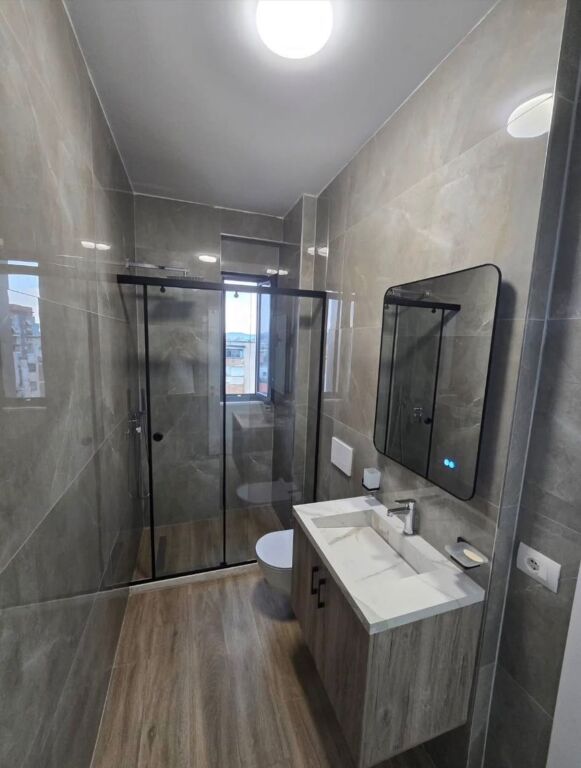 Apartament per shitje 2+1+2 + garderobe tek Rezidenca Erli
