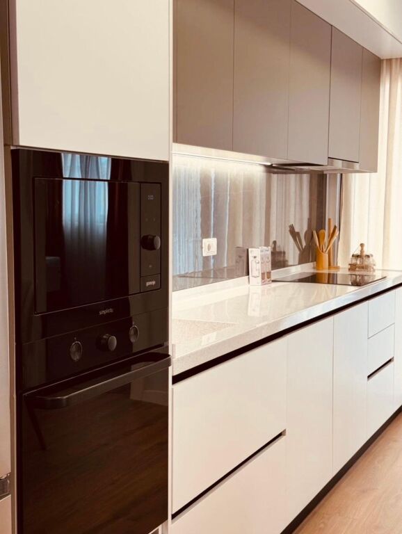 Apartament 2+1 me qira Prane rruges se Ambasadave