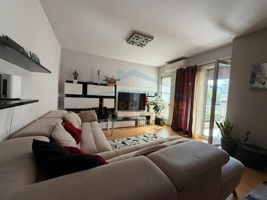 Shitet apartament 2+1+2+post parkimi Rruga Frosina Plaku perball Report tv
