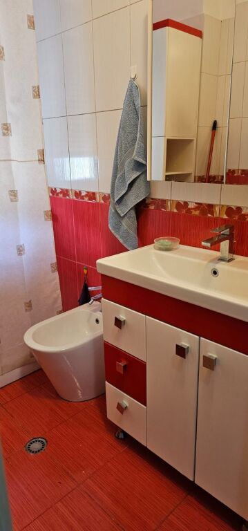 2+1,te xhamia e kopshtit botanik,cmimi 550 euro