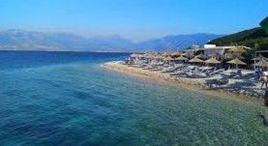 🏨 **HOTEL DI LUSSO IN VENDITA A RADHIMË – INVESTIMENTO ELITARIO SULLA RIVIERA**