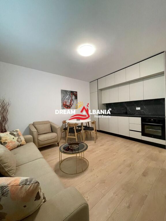 Appartamento 2+1 in affitto in Via Kavajës, vicino alla Chiesa Cattolica (ID 42215526)