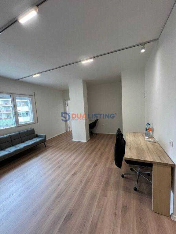 ✨ Premium Office Space for Rent – Pazar i Ri ✨