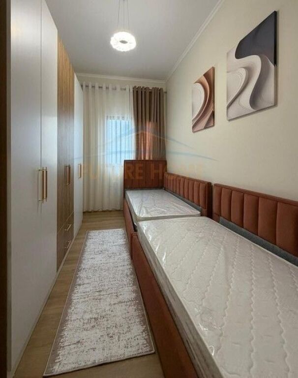 Shitet, Apartament 2+1+2, Fresku, Tiranë.