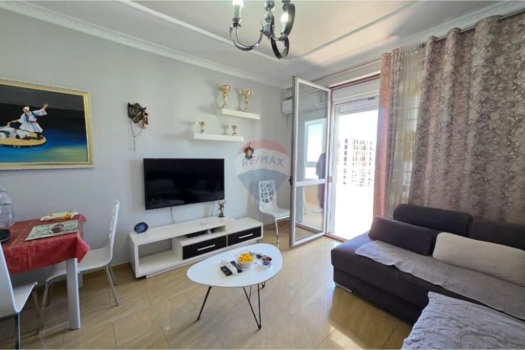 Apartament 2+1 me qera , Lumgomare