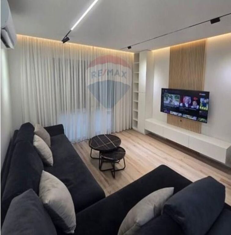 Shitet apartament 2+1+2 ne Porcelan
