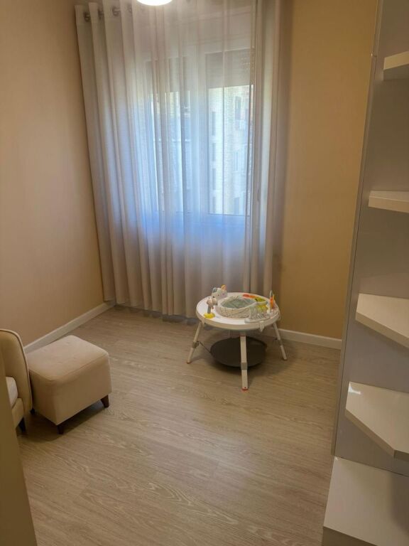 Apartament me qera 2+1+ballkon - 📍Liqeni Thate, rruga Eduard Mano 700 Euro