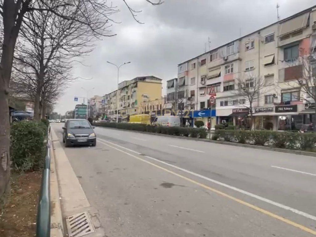 🏢 NEGOZIO IN VENDITA – VIA MUHAMET GJOLLESHA!