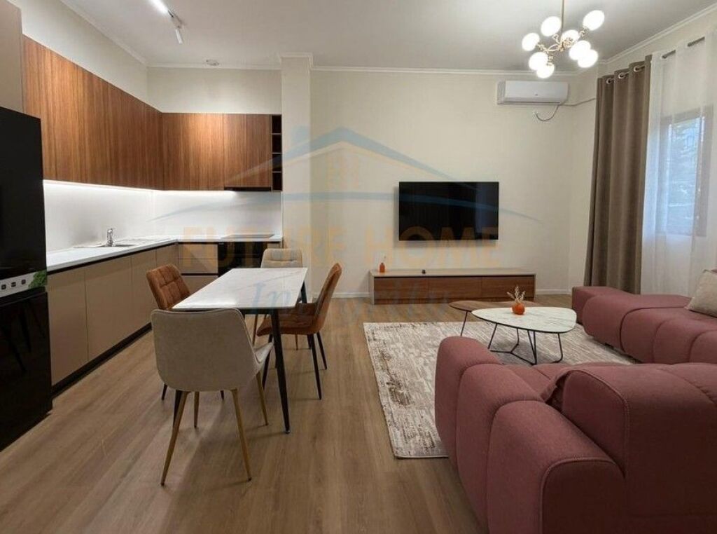 Shitet, Apartament 2+1+2, Fresku, Tiranë.