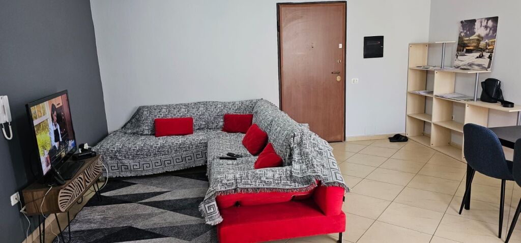 2+1,te xhamia e kopshtit botanik,cmimi 550 euro