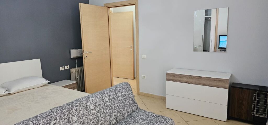 2+1,te xhamia e kopshtit botanik,cmimi 550 euro