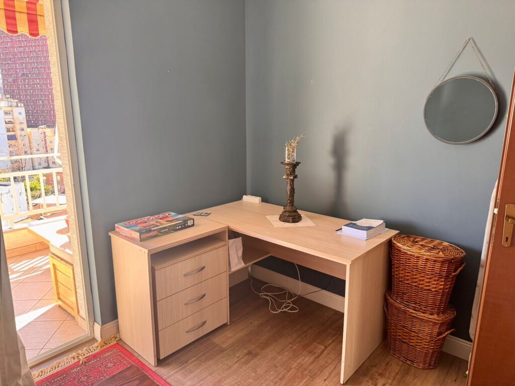 Apartament me qera 2+1+ballkon - 📍Rruga Kavajes, prane bllokut te ambasadave