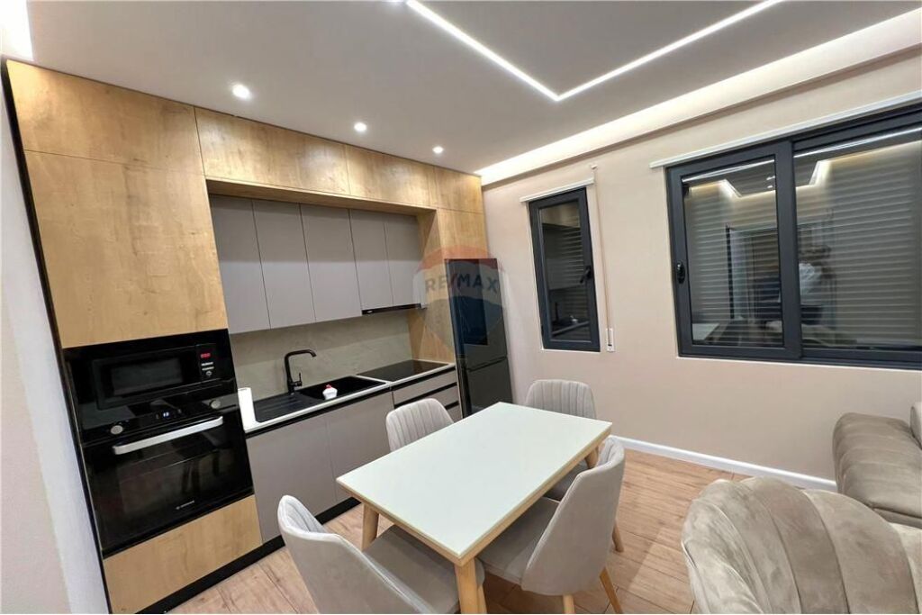Apartament 1+1 me qera , rruga Dhimiter Konomi