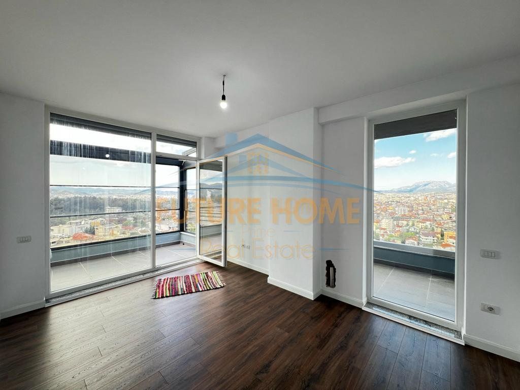 Shitet, Apartament 2+1+2 poste Parkimi, Sauk, prane Restorant Xibrakes, Tiranë.