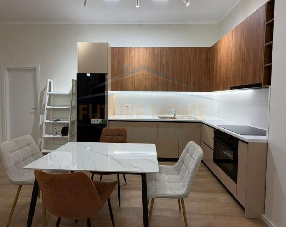 Shitet, Apartament 2+1+2, Fresku, Tiranë.