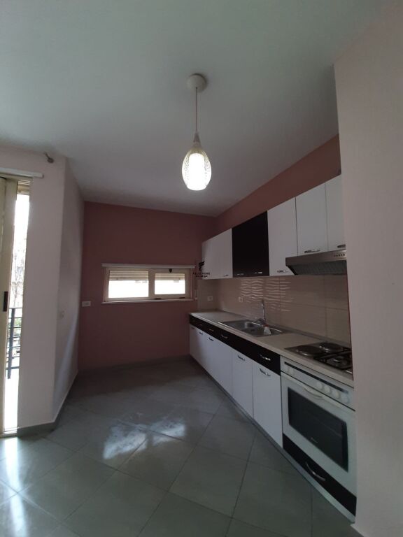 UFFICIO IN AFFITTO 75 M2 COMUNE DI PARIGI 60.000 LEKE FH-70318