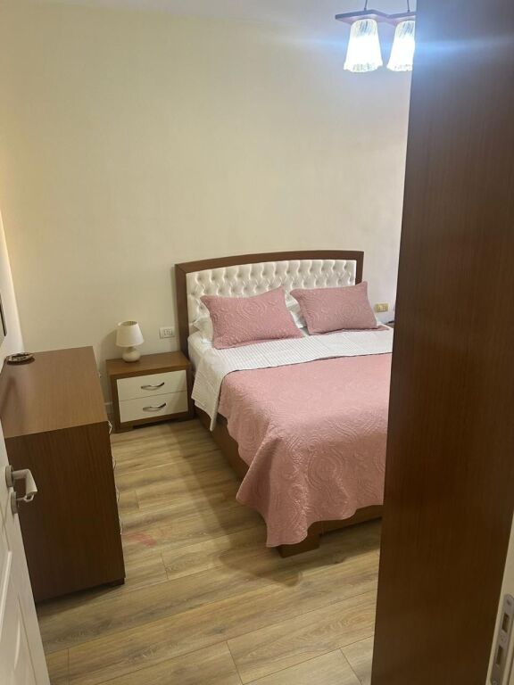 Apartament me qera 2+1+ballkon - 📍Liqeni Thate, rruga Eduard Mano 700 Euro