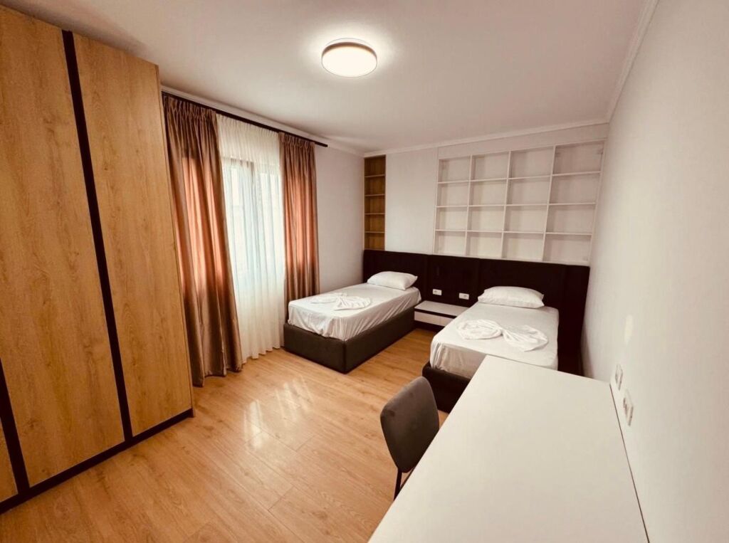 Apartament 2+1 me qira Prane rruges se Ambasadave