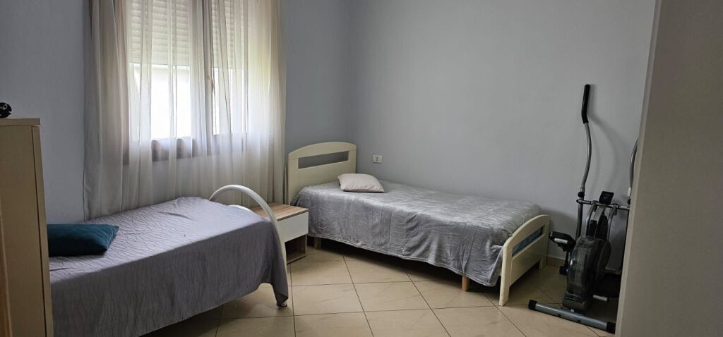 2+1,te xhamia e kopshtit botanik,cmimi 550 euro