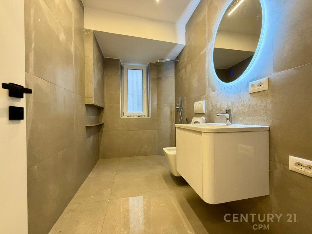 APARTAMENT 1+1 PER SHITJE PRANE PAZARIT TE RI!